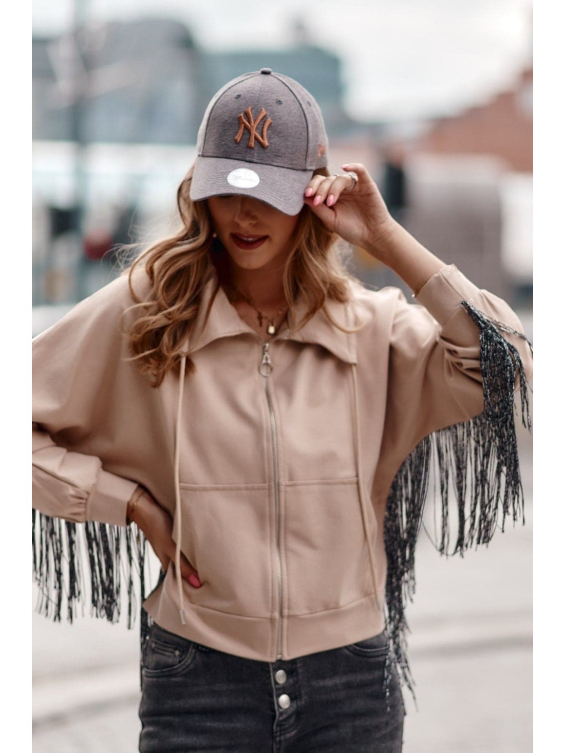 Oversize women\'s sweatshirt with fringes, beige FI671 - Online store - Boutique